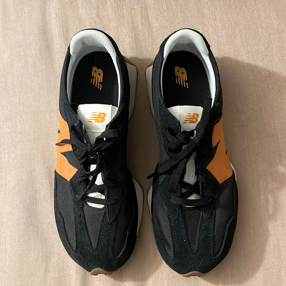 New Balance 327